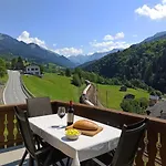 With Balcony & Mountain View * 쿠블리스